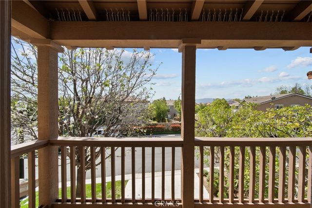 24245 Silhouette, Valencia, CA 91354