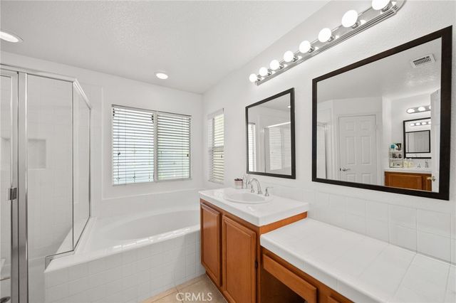 24245 Silhouette, Valencia, CA 91354