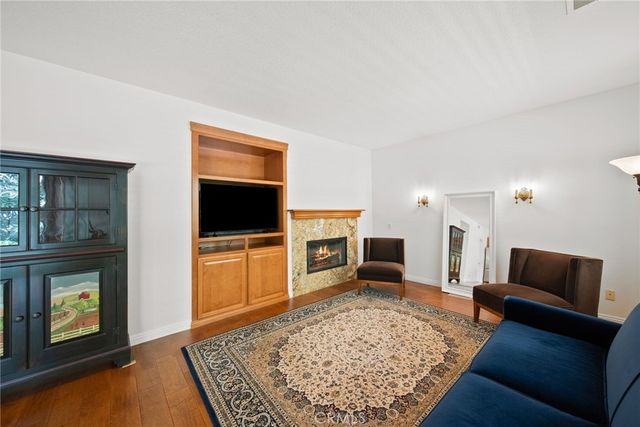 24245 Silhouette, Valencia, CA 91354