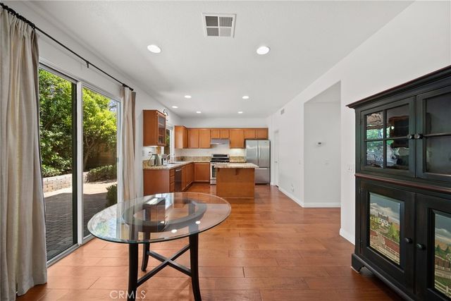 24245 Silhouette, Valencia, CA 91354