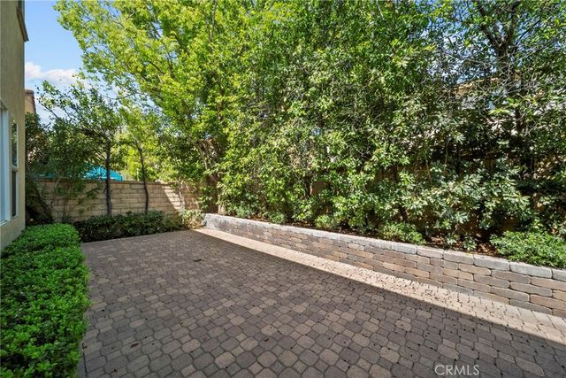 24245 Silhouette, Valencia, CA 91354