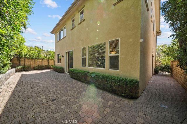 24245 Silhouette, Valencia, CA 91354