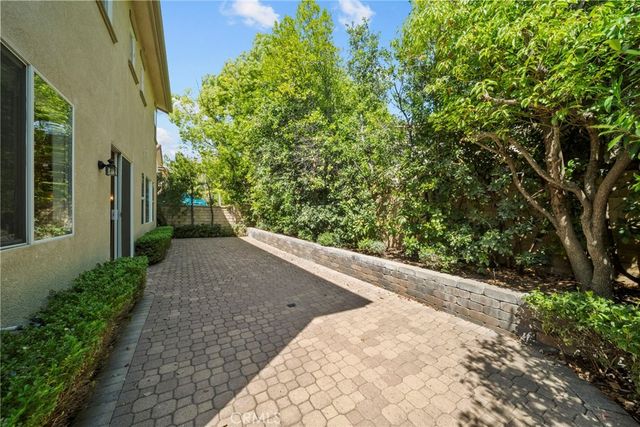 24245 Silhouette, Valencia, CA 91354