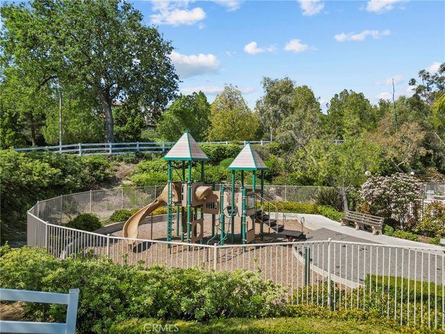 24245 Silhouette, Valencia, CA 91354