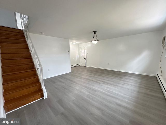 1121 SOLLY AVE, Philadelphia, PA 19111