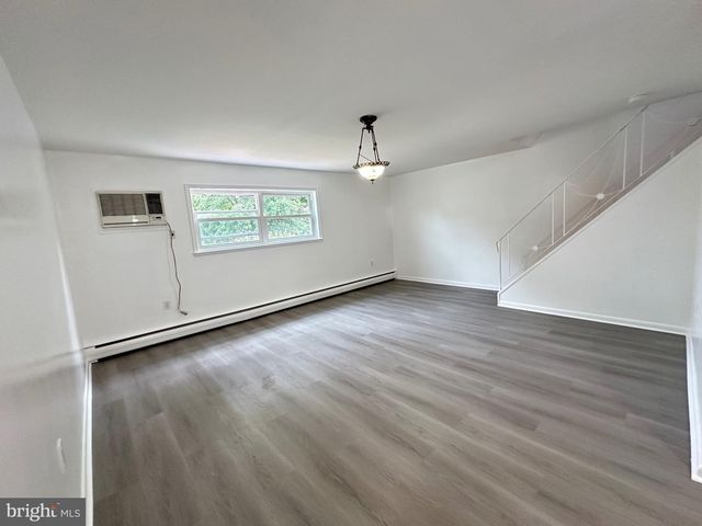 1121 SOLLY AVE, Philadelphia, PA 19111