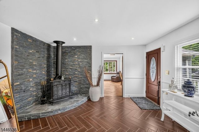 36 Lebanon Trl, Hopatcong Boro, NJ 07843