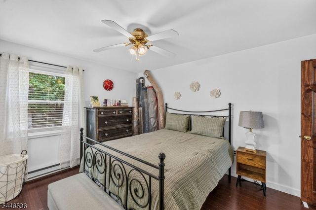 36 Lebanon Trl, Hopatcong Boro, NJ 07843