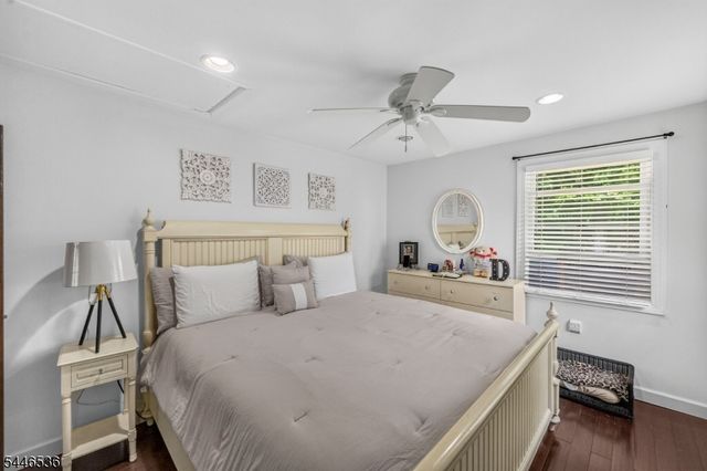 36 Lebanon Trl, Hopatcong Boro, NJ 07843