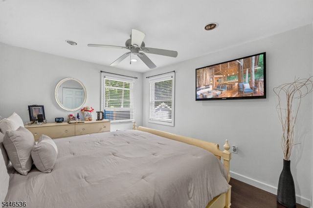 36 Lebanon Trl, Hopatcong Boro, NJ 07843