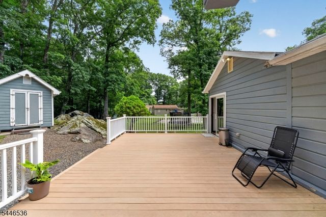 36 Lebanon Trl, Hopatcong Boro, NJ 07843