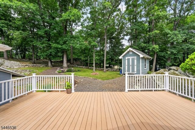 36 Lebanon Trl, Hopatcong Boro, NJ 07843