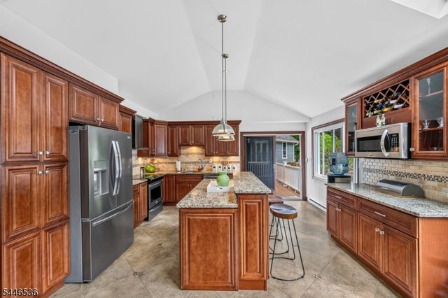 36 Lebanon Trl, Hopatcong Boro, NJ 07843