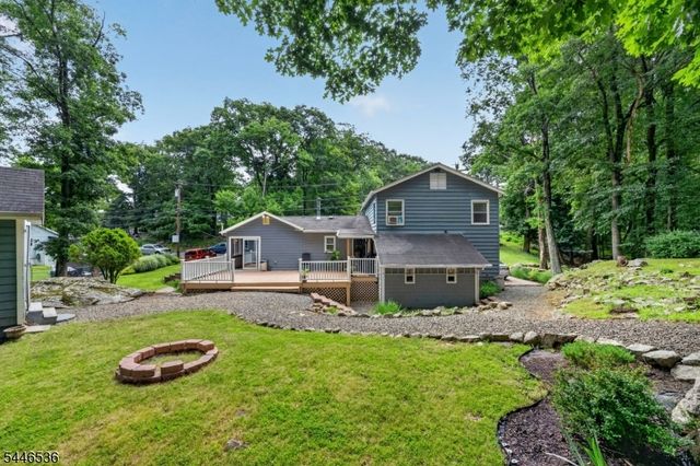 36 Lebanon Trl, Hopatcong Boro, NJ 07843