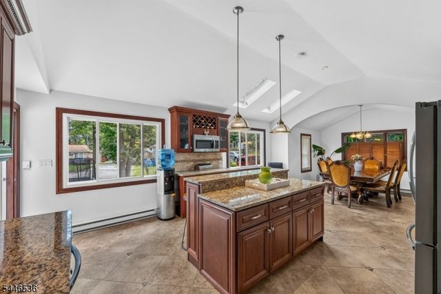 36 Lebanon Trl, Hopatcong Boro, NJ 07843