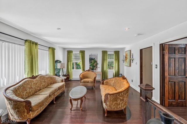 36 Lebanon Trl, Hopatcong Boro, NJ 07843