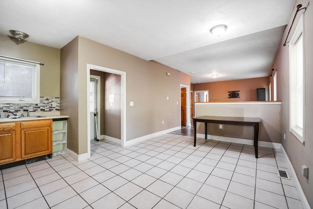 402 Cottage St, New Bedford, MA 02740