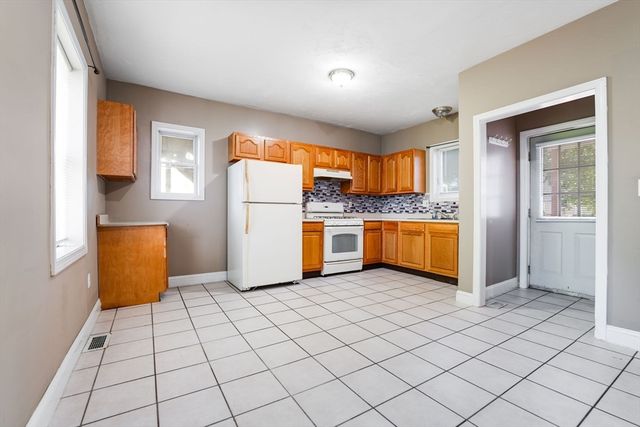 402 Cottage St, New Bedford, MA 02740