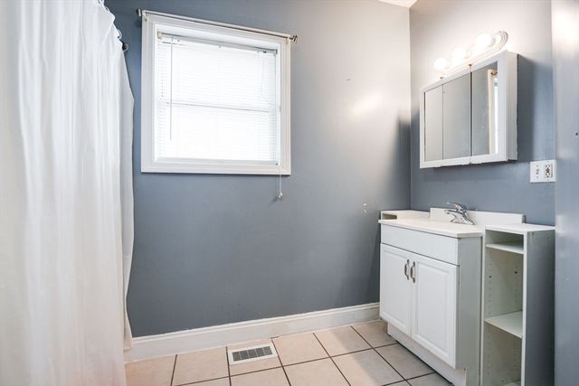 402 Cottage St, New Bedford, MA 02740