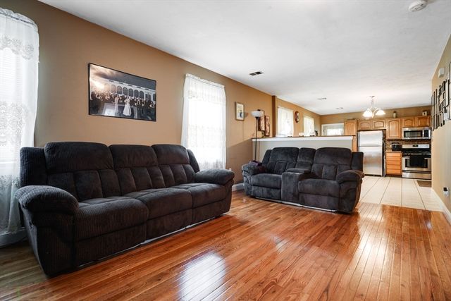 402 Cottage St, New Bedford, MA 02740