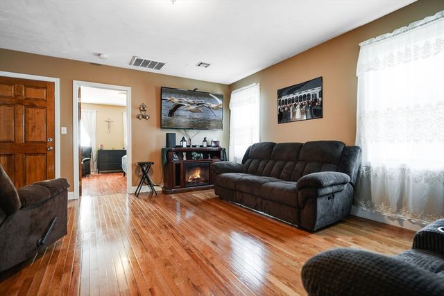 402 Cottage St, New Bedford, MA 02740