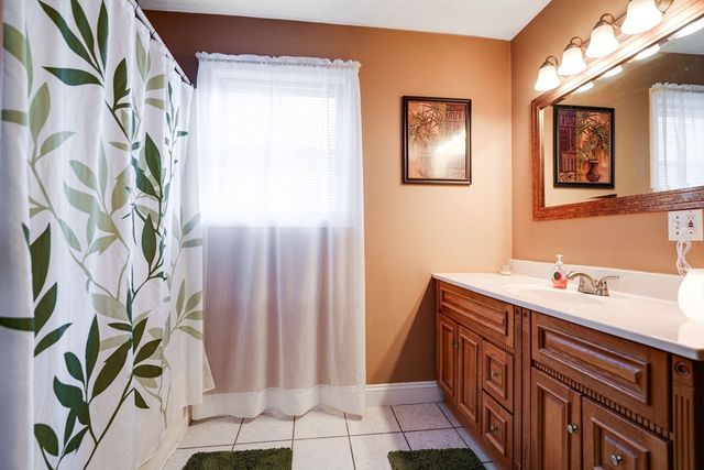 402 Cottage St, New Bedford, MA 02740