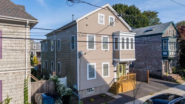 402 Cottage St, New Bedford, MA 02740