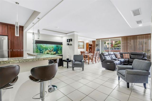 9210 Fontainebleau Blvd 104, Miami, FL 33172