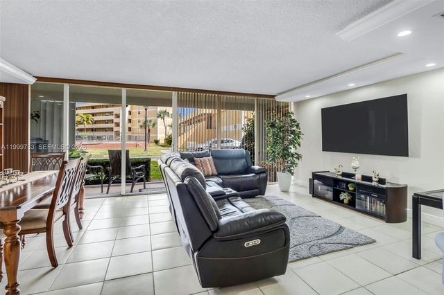 9210 Fontainebleau Blvd 104, Miami, FL 33172