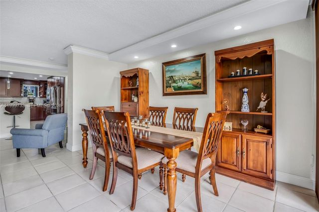 9210 Fontainebleau Blvd 104, Miami, FL 33172