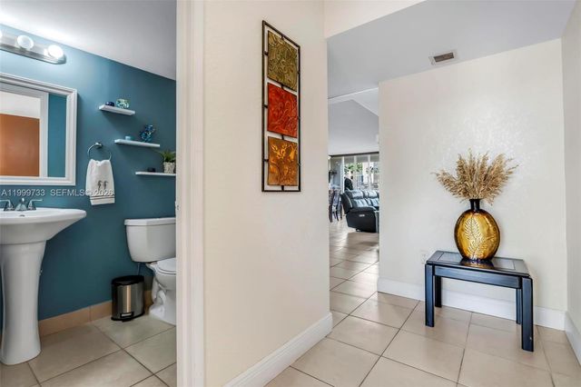 9210 Fontainebleau Blvd 104, Miami, FL 33172