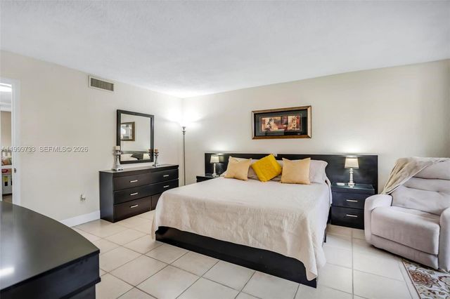 9210 Fontainebleau Blvd 104, Miami, FL 33172