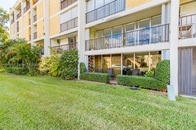 9210 Fontainebleau Blvd 104, Miami, FL 33172