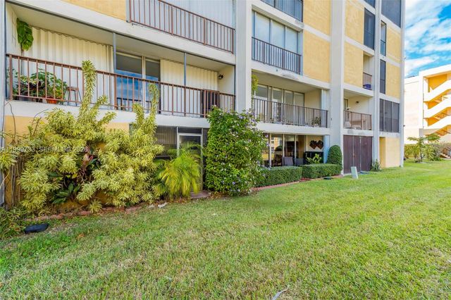 9210 Fontainebleau Blvd 104, Miami, FL 33172