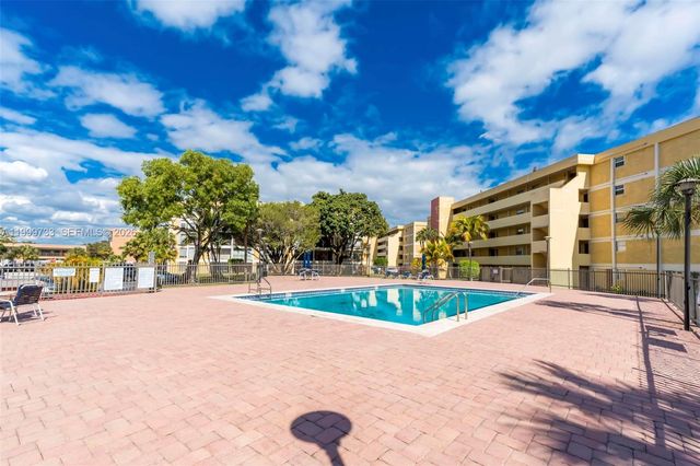 9210 Fontainebleau Blvd 104, Miami, FL 33172