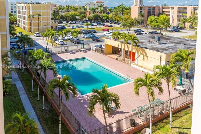 9210 Fontainebleau Blvd 104, Miami, FL 33172