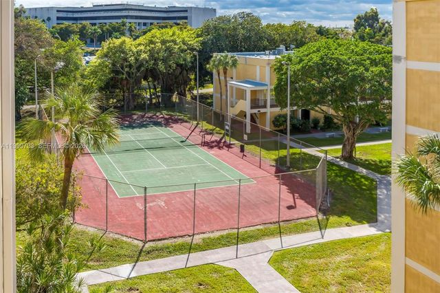 9210 Fontainebleau Blvd 104, Miami, FL 33172