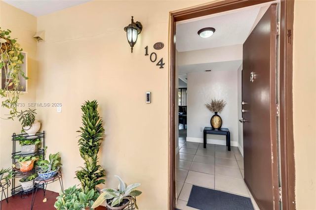9210 Fontainebleau Blvd 104, Miami, FL 33172
