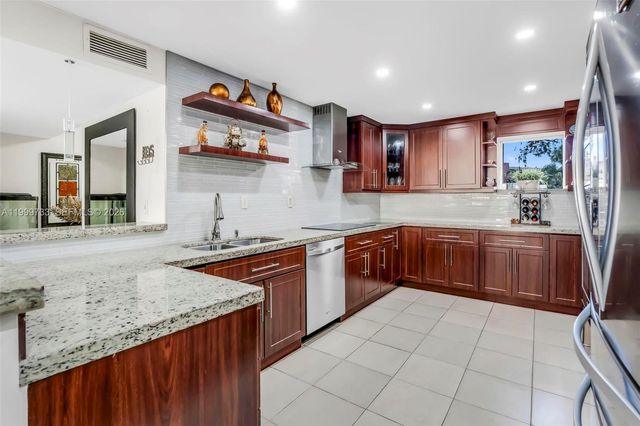 9210 Fontainebleau Blvd 104, Miami, FL 33172