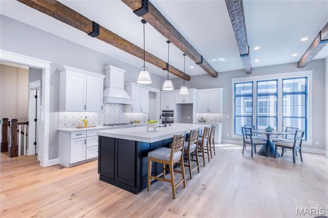 439 Landscape Court, Webster Groves, MO 63119