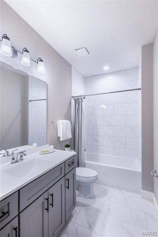 439 Landscape Court, Webster Groves, MO 63119