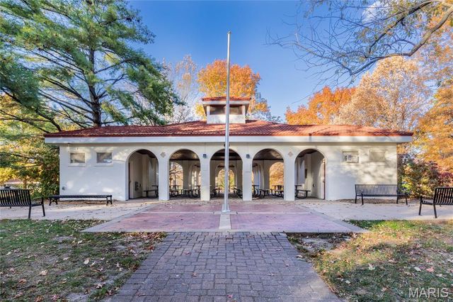 439 Landscape Court, Webster Groves, MO 63119