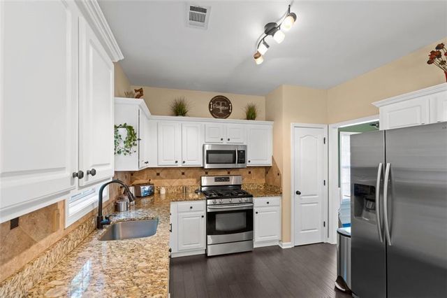 4405 RED ROCK Point, Suwanee, GA 30024
