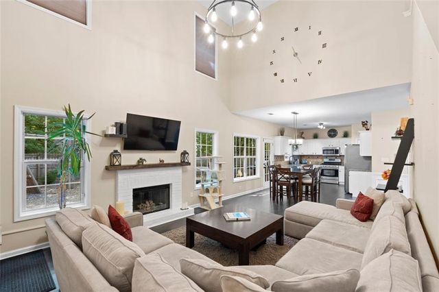 4405 RED ROCK Point, Suwanee, GA 30024