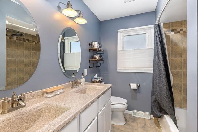 7337 Harmon Lane, Jenison, MI 49428