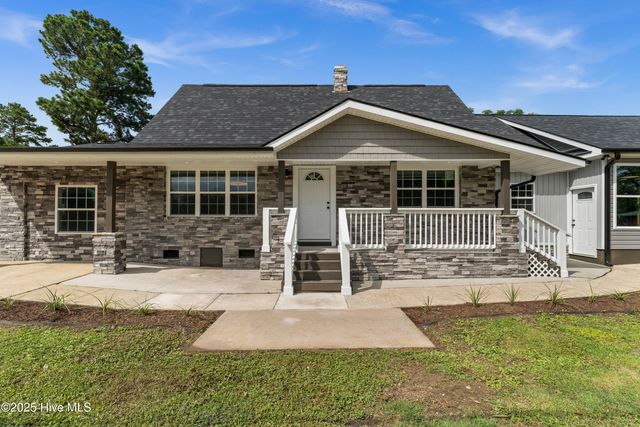 705 Bullard Street, Roseboro, NC 28382