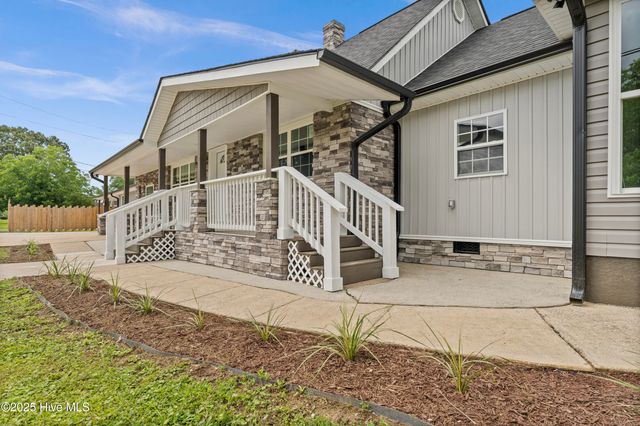 705 Bullard Street, Roseboro, NC 28382