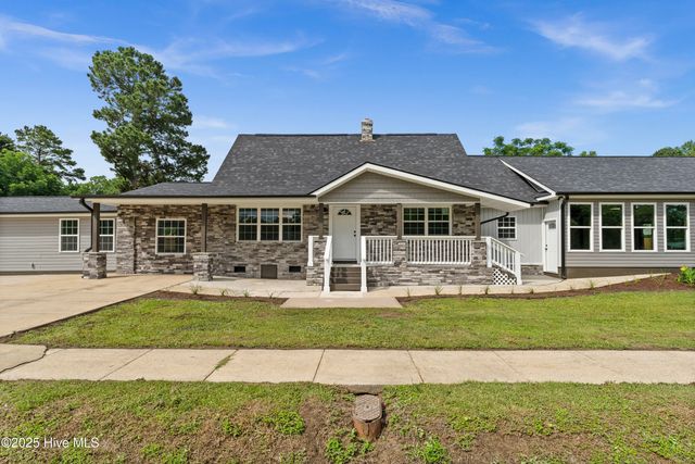 705 Bullard Street, Roseboro, NC 28382
