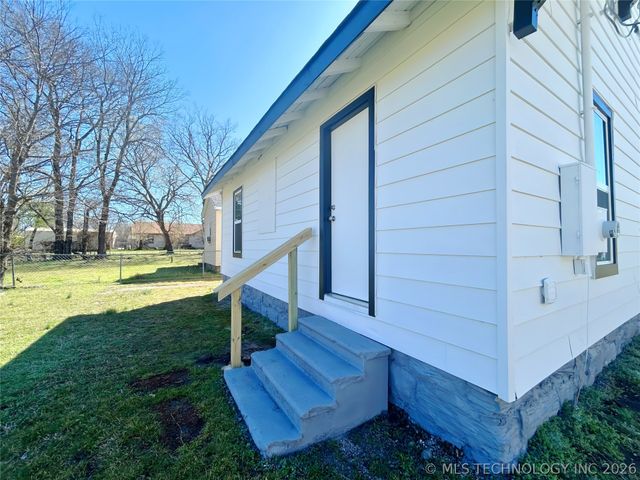 907 E 3rd Street, Okmulgee, OK 74447