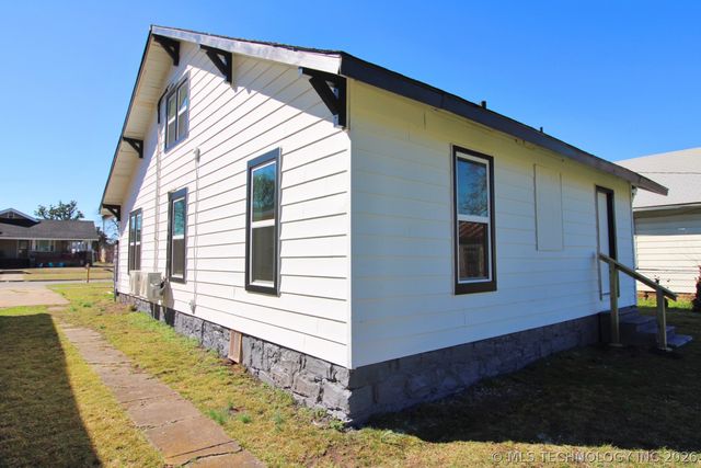 907 E 3rd Street, Okmulgee, OK 74447